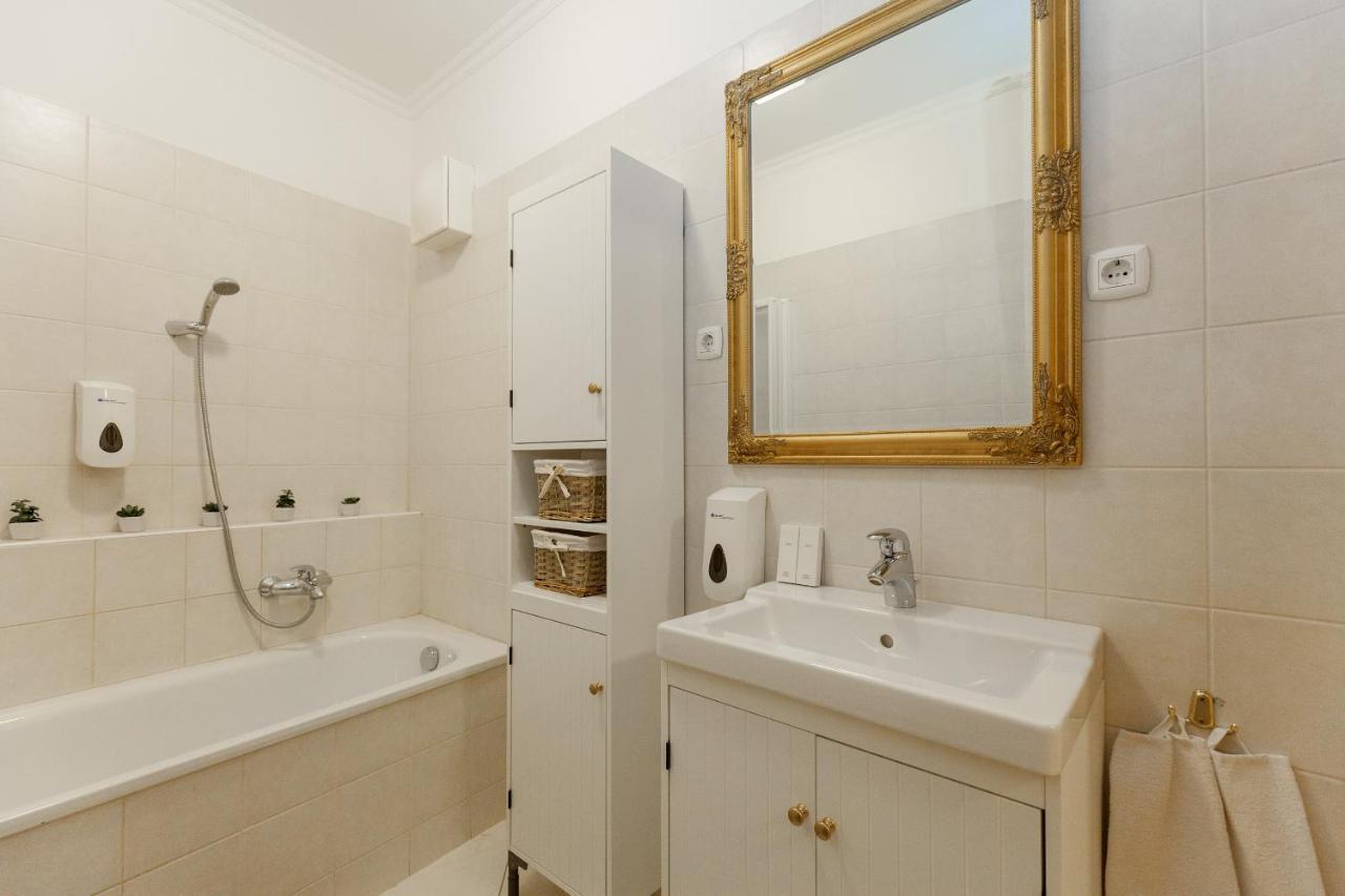 Gde Hollo Apartments Budapest Luaran gambar